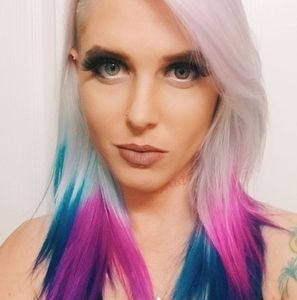 Meet your Posher, Niki